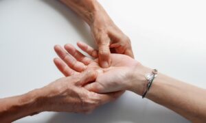 つむじのマッサージを毎日行う効果とは？