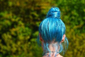 髪の毛分け目薄い悩みを解消するための対策は？
