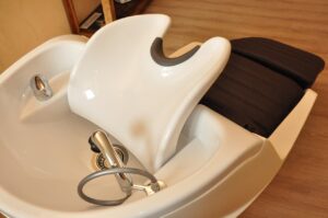 つむじの薄毛に悩む方におすすめの美容院メニューは？